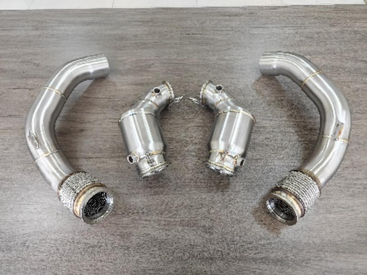 BMW F90 M5 Catted Downpipes 2017+